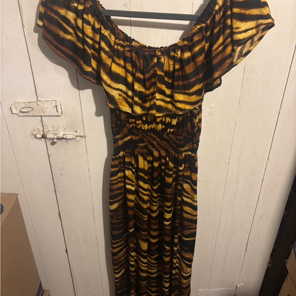 Elegant Yellow and Black Off-Shoulder Dress